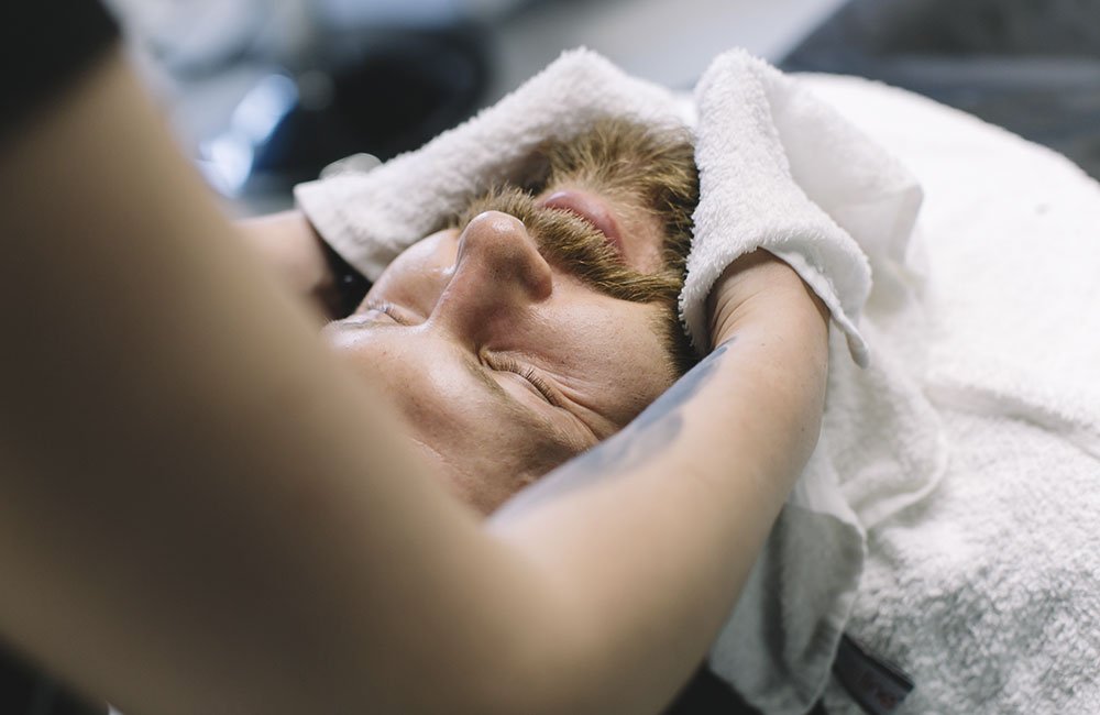 L’art du rasage : un regard approfondi sur les techniques de barbier